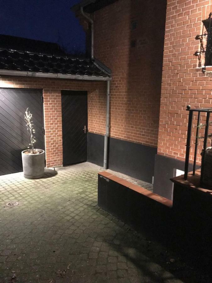 דירות Special Offer,One Of Its Kind, Extremely Central In Herning, Danish Hosts, Extremely Clean, Very Quiet Street But A Stonethrough From Bars & Restaurants מראה חיצוני תמונה